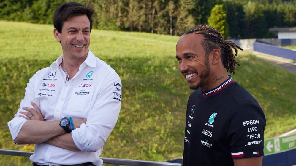 Hamilton Sebut Russell Sebagai Kandidat yang Menarik untuk Mercedes 