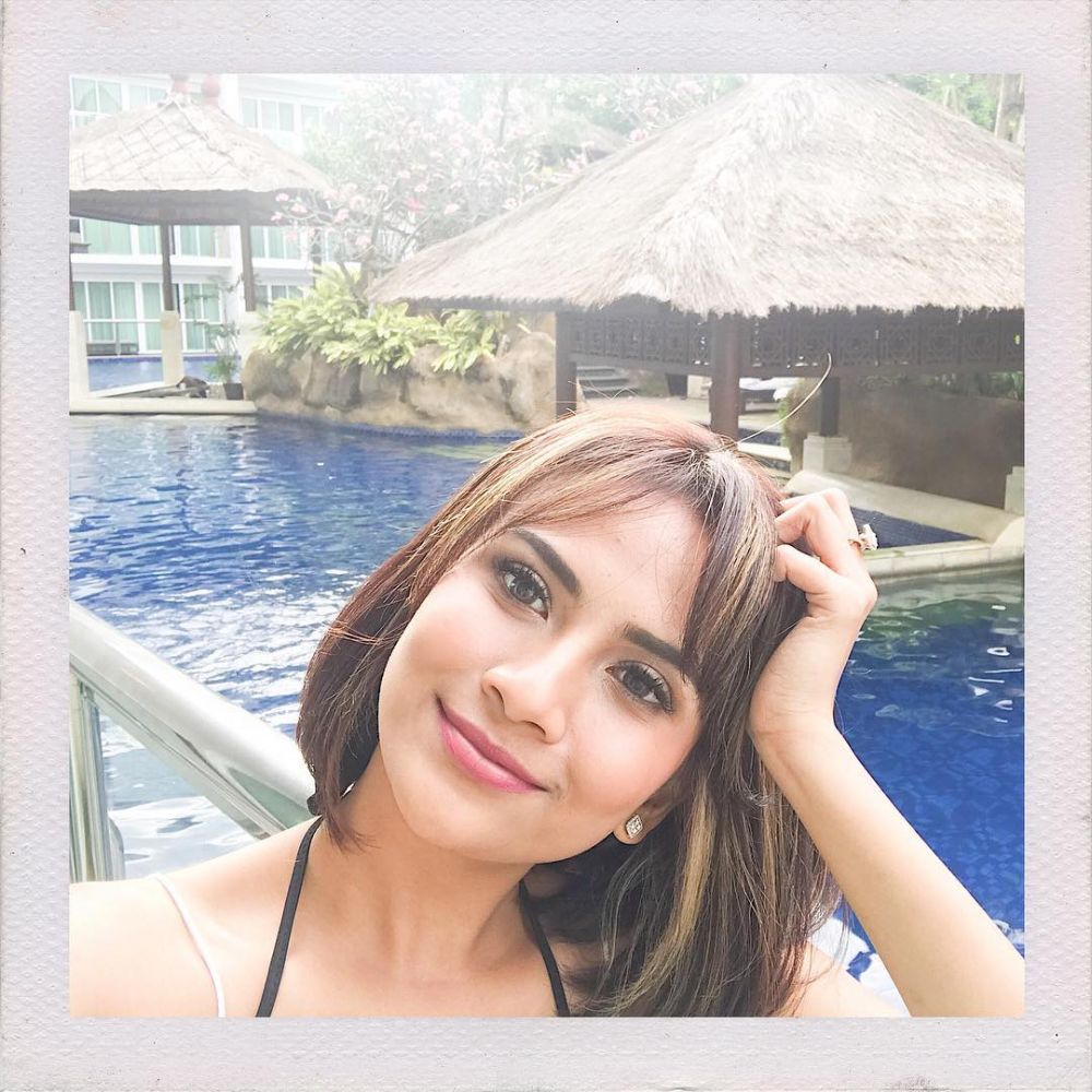 9 Potret Vanessa Angel di Kolam Renang, Bikin Hati Berdesir