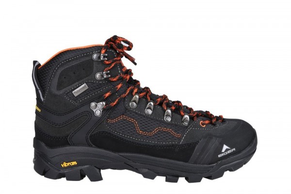 8 Rekomendasi Sepatu Hiking Pria Merek Lokal Terbaik, Wajib Punya!