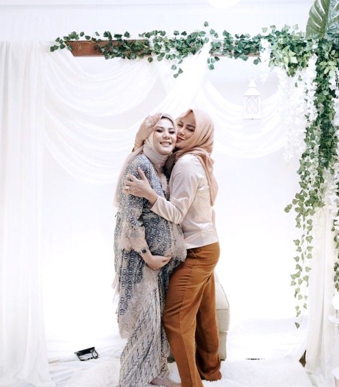 Kakak Beradik Kompak, 10 Momen Kedekatan Olla dan Cynthia Ramlan