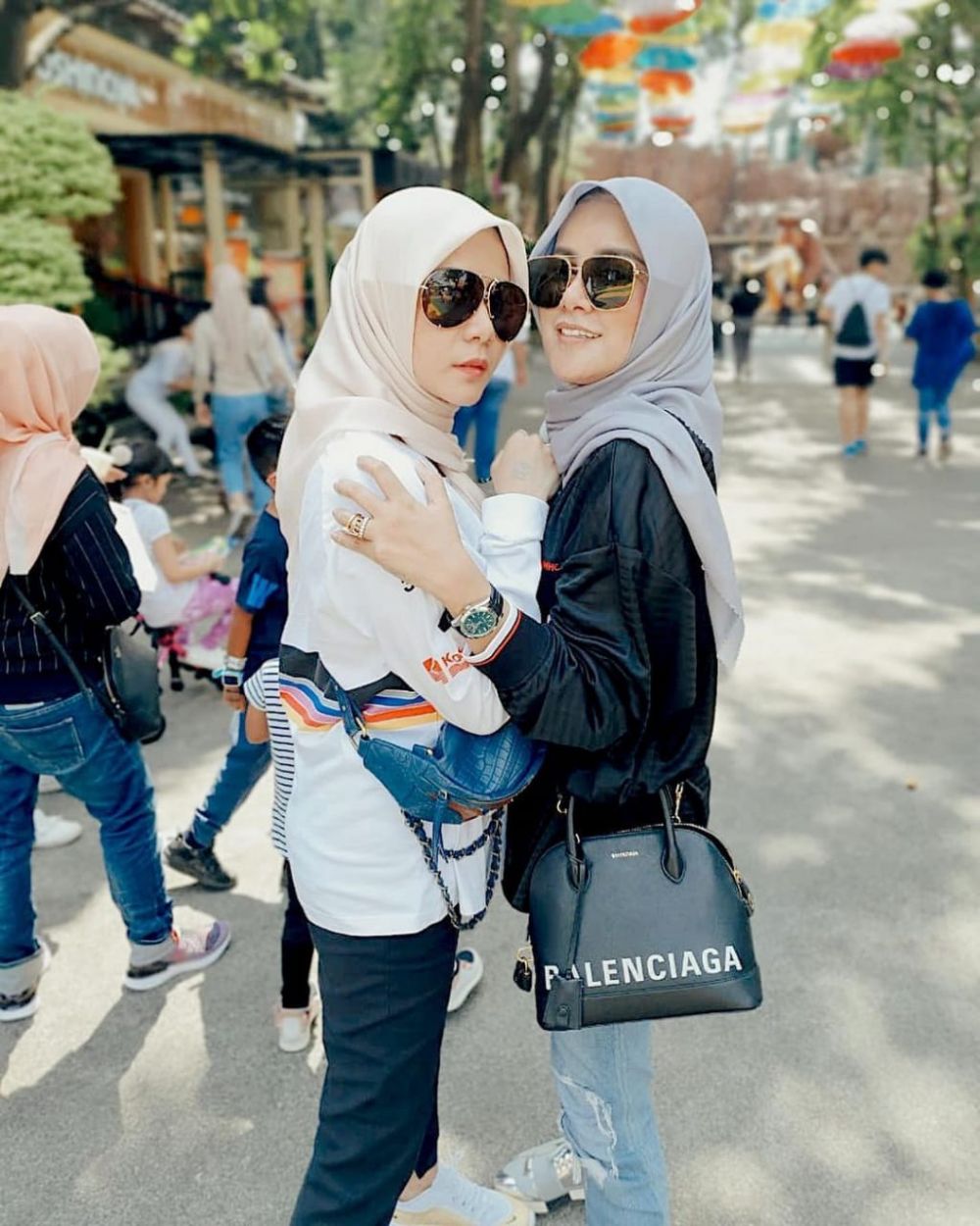 Kakak Beradik Kompak, 10 Momen Kedekatan Olla dan Cynthia Ramlan