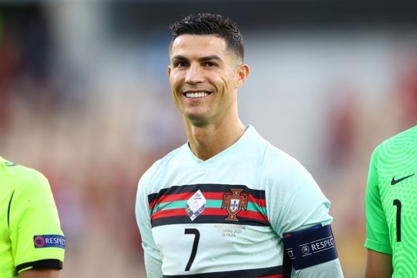 Cristiano Ronaldo Jadi Pencetak Gol Terbanyak Dalam Sejarah 