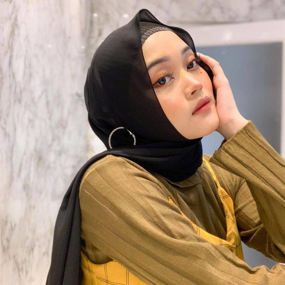 Glowing, 9 Potret Putri Delina Anak Sule Debut Main Film