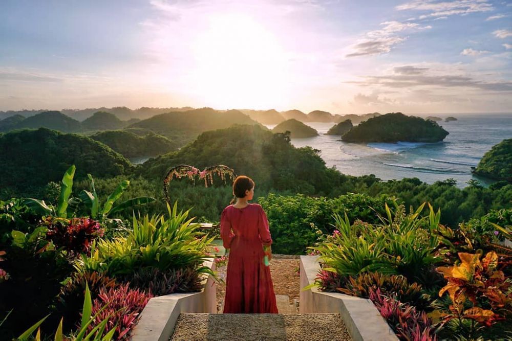 9 Pesona Pantai Teluk Asmara Yang Berjuluk Raja Ampat 