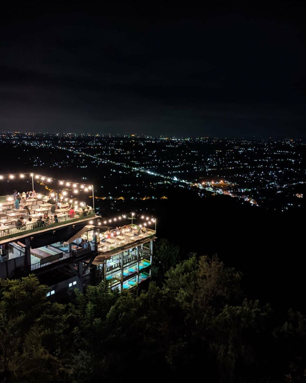 Kota di Indonesia Ini Tawarkan Gemerlap Pemandangan Malam