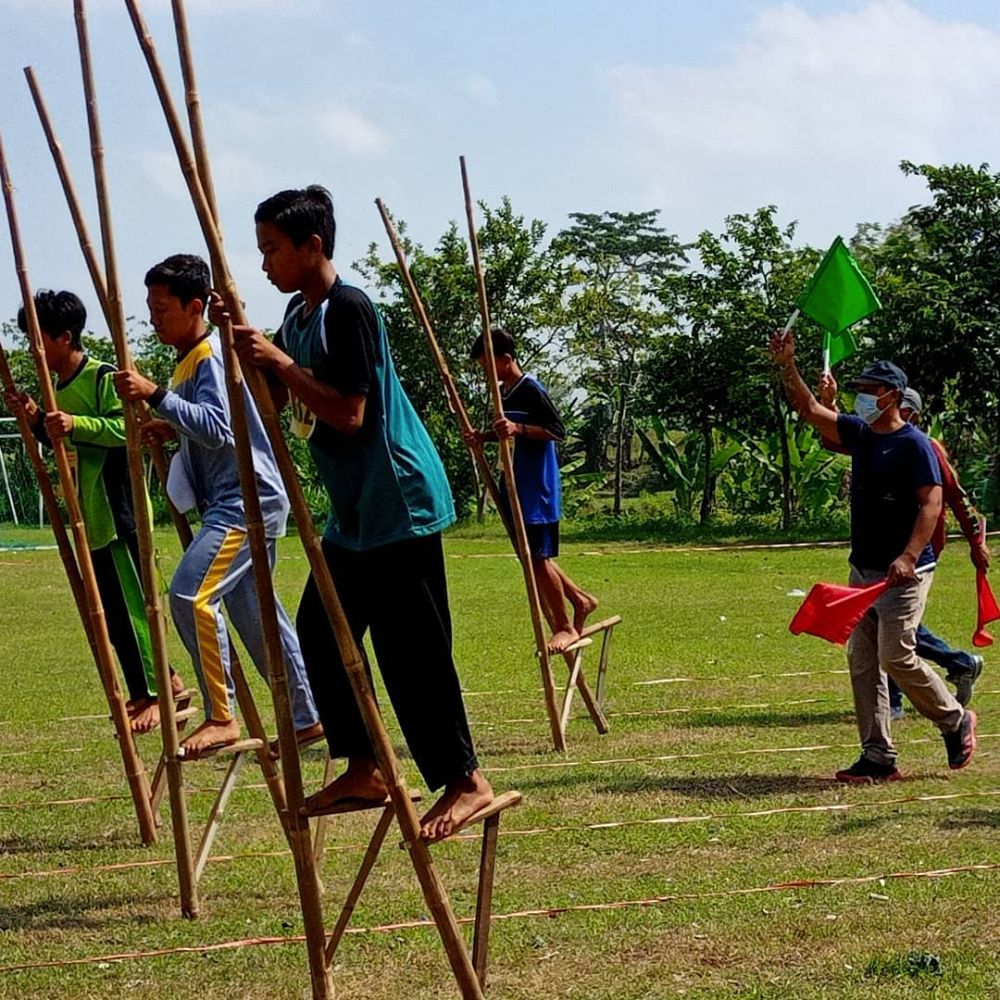 Apakah Permainan Tradisional Seperti Egrang Engklek Dan Permainan The