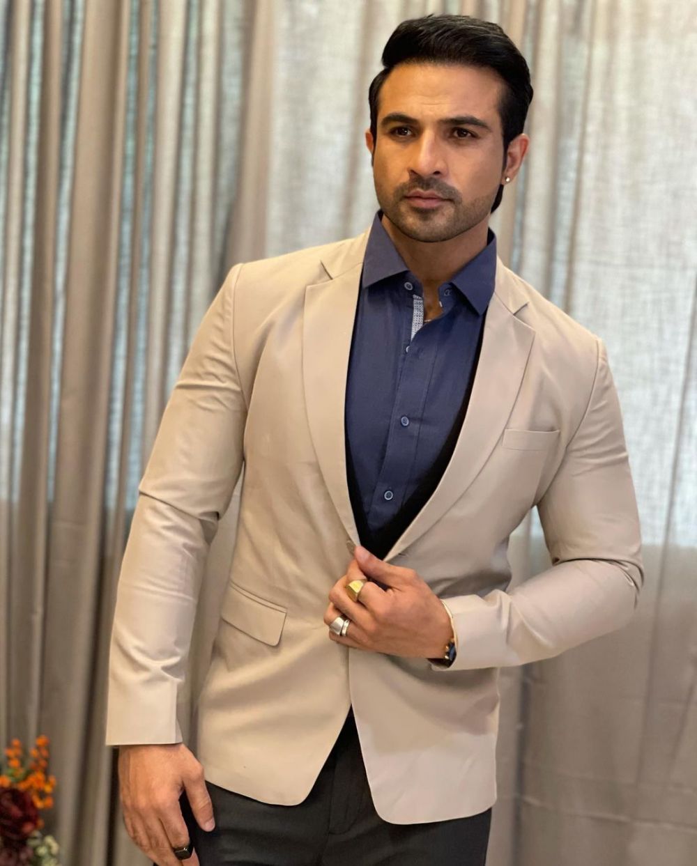 Mohamad nazim. Голый мухаммед назим индийский актер. Назим купить. Мохаммад назим. Мохаммад назим.