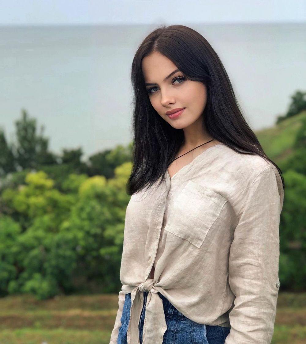 Ангелина горбунова саратов фото 9 Potret Angelina Gorbunova Miss Supranational Rusia 2021