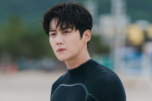 Tayang 28 Agustus, 10 Potret Cuplikan Drama Korea Hometown Cha Cha Cha