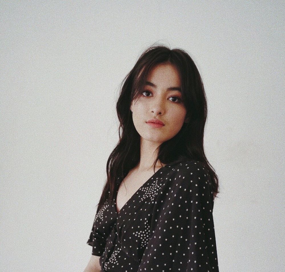 9 Nama Artis Indonesia dari Jenis Bunga, Pesonanya Mekar!