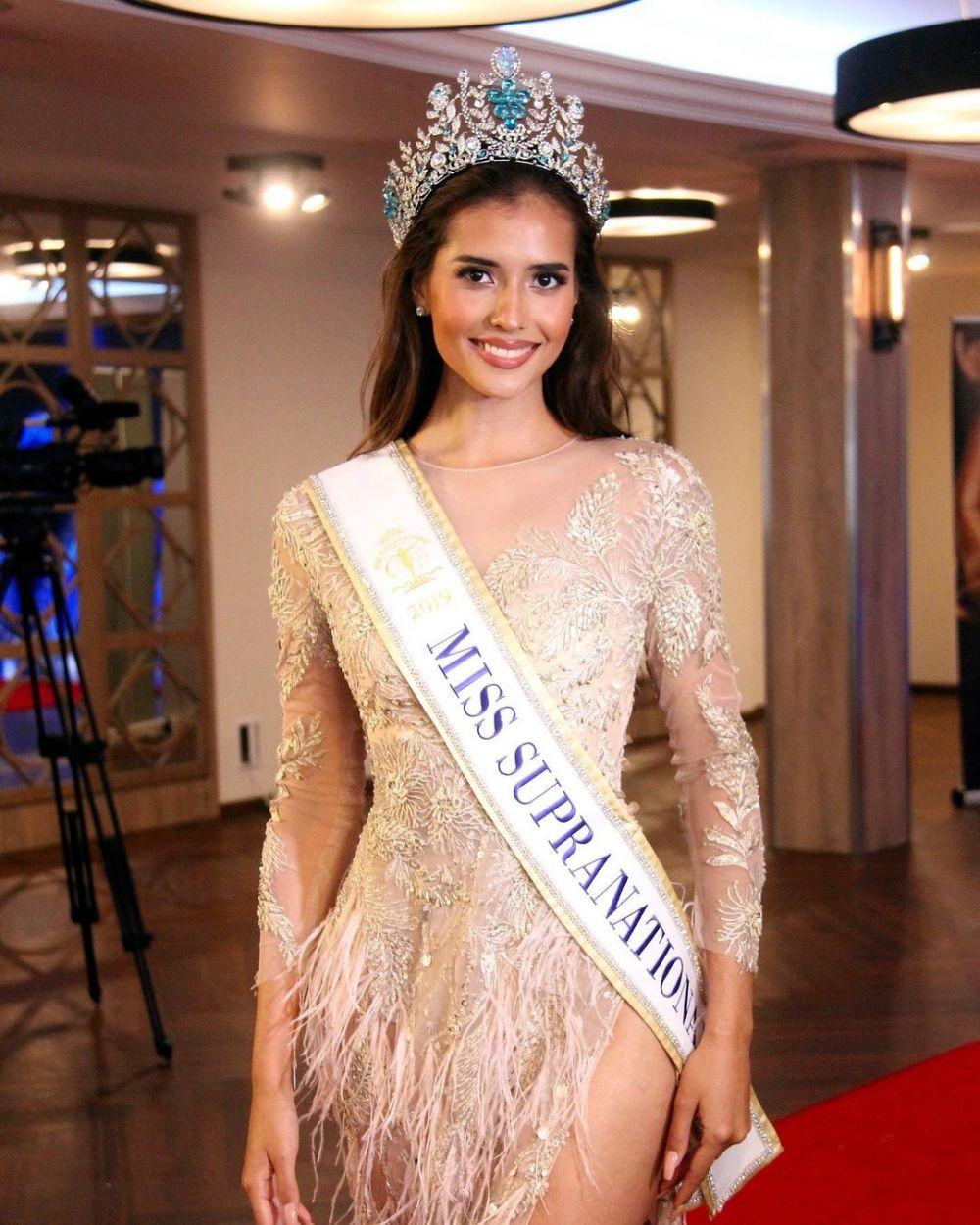 Lepas Jabatan 9 Potret Anntonia Miss Supranational 2019