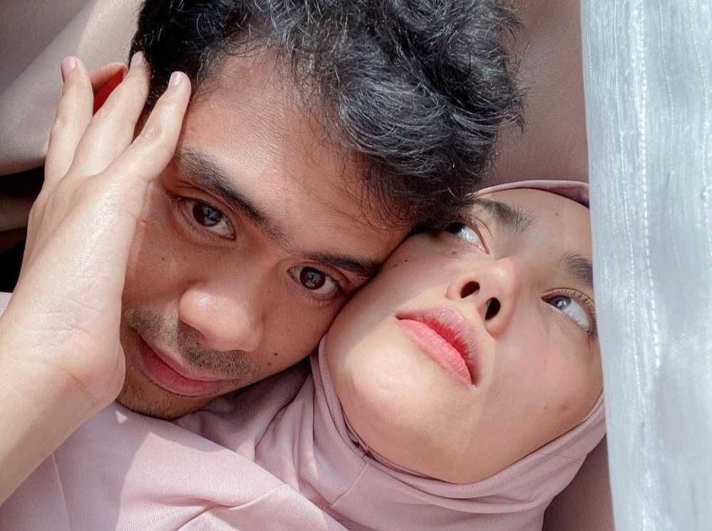 9 Potret Mesra Tanboy Kun dan Istri