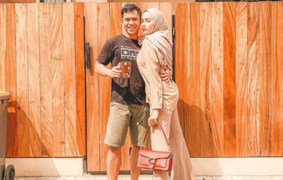 9 Potret Mesra Tanboy Kun dan Istri