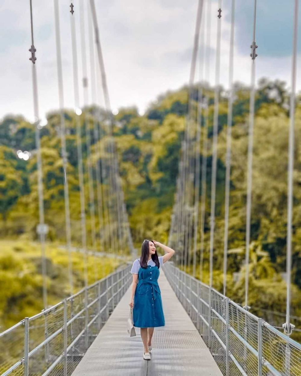 10 Spot Foto Jembatan Gantung Di Indonesia Yang Estetik