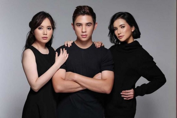 Single Mom Hebat! 10 Potret Artis dan Anaknya yang Semakin Dewasa