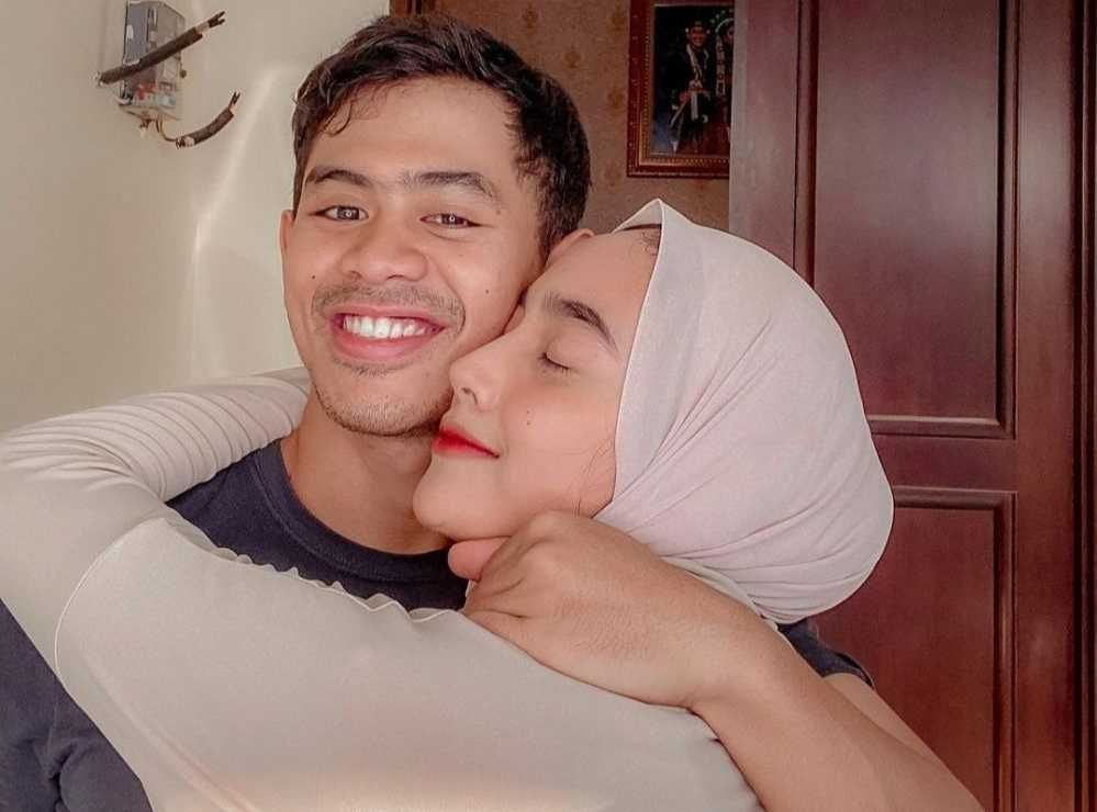 9 Potret Mesra Tanboy Kun dan Istri