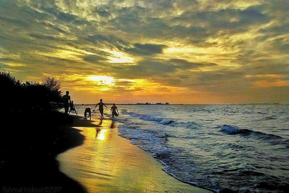 7 Wisata Pantai di Jawa Tengah dengan Pemandangan Eksotis