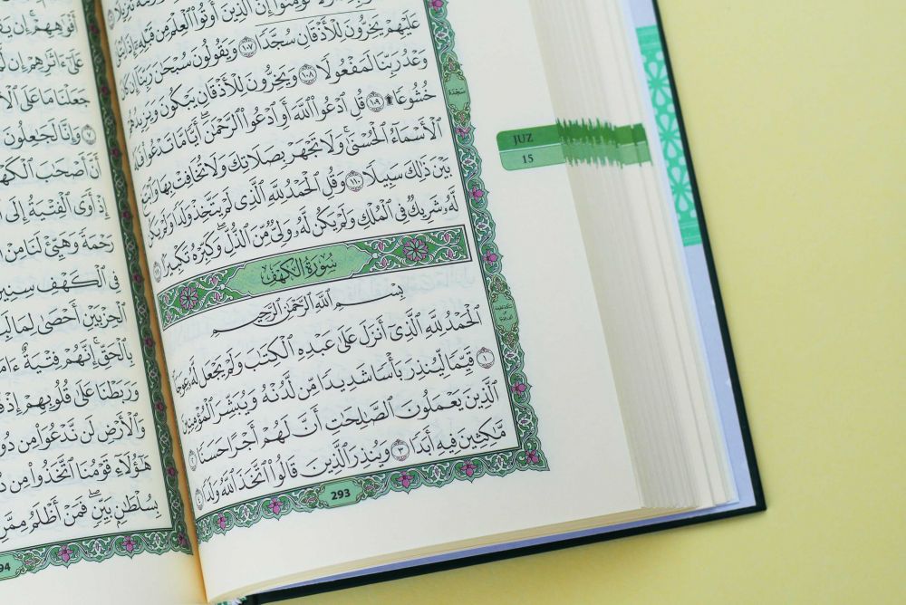 5 Ayat Al-Quran yang Punya Makna Memaafkan, Bikin Hati Jadi Adem!
