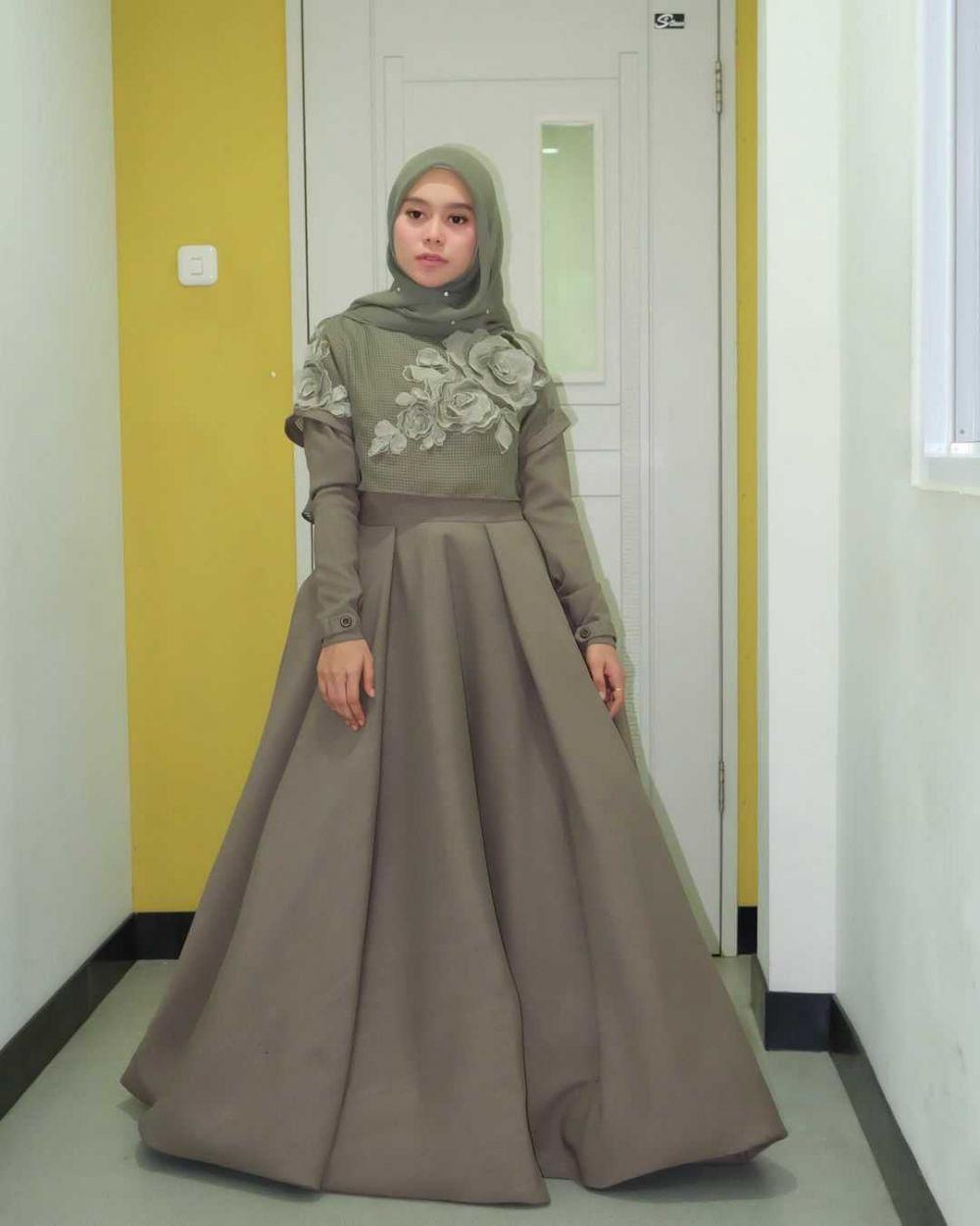 9 Potret Lesty Kejora saat Kenakan Long Dress, Stunning, ya?