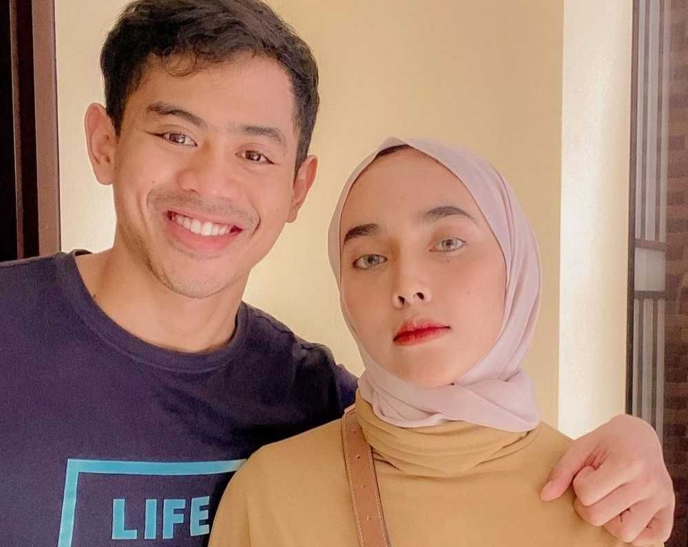 9 Potret Mesra Tanboy Kun dan Istri