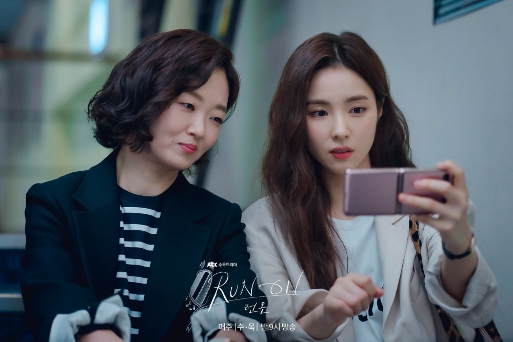 5 Tipe Gokil Penonton Drama Korea Zaman Now, Relate sama Kamu?