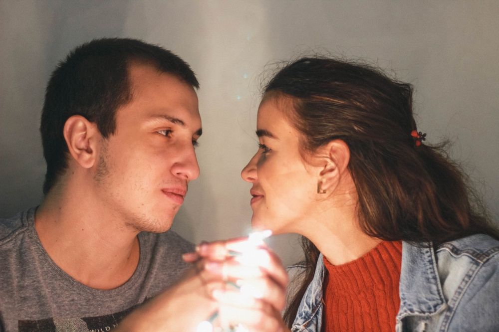 5 Cara Hadapi Pasangan Enggan Membagi Rahasianya Denganmu