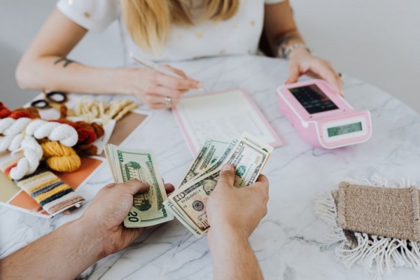5 Tips Kelola THR secara Bijak, Atur Budget Seperlunya dan Ditabung