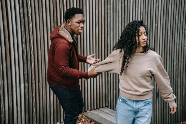 5 Akibat Mempertahankan Hubungan walau Dikecewakan Pacar