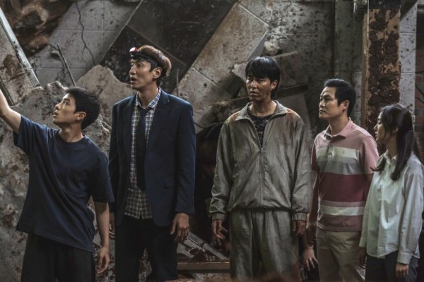 Sinkhole Sukses Besar, 11 Film yang Dibintangi Lee Kwang Soo
