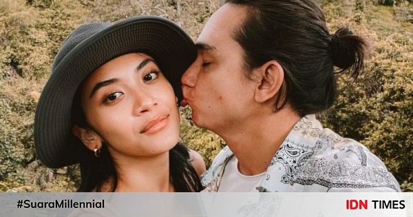 10 Potret Adipati Dolken Dan Canti Yang Makin Mesra