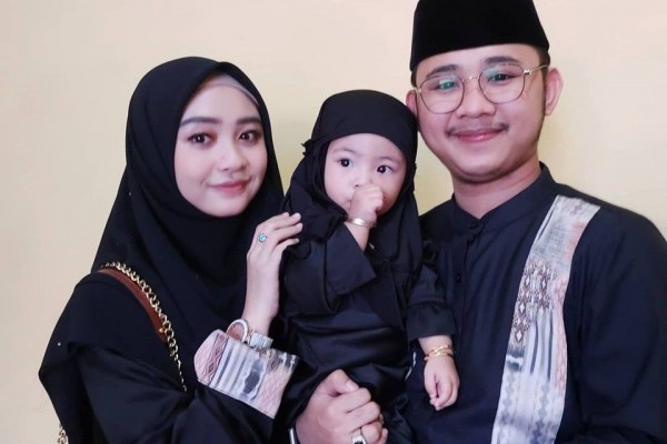 Jarang Disorot, 10 Potret Bahagia Keluarga Ega dan Rafly D'Academy