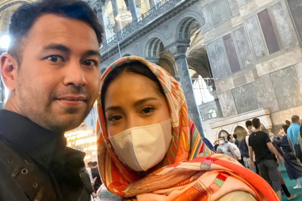 Kunjungi Masjid Hagia Sophia, 9 Potret Raffi & Nagita Liburan ke Turki