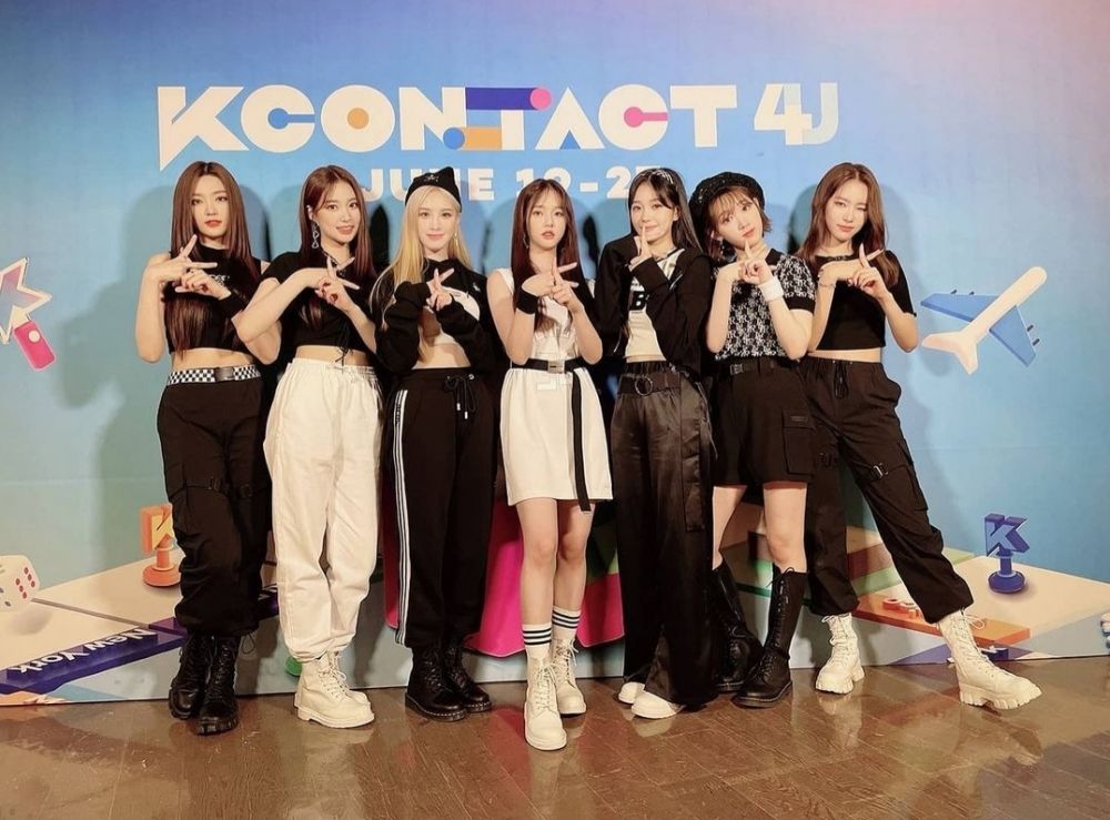 Potret Member Weeekly di Album Terbaru