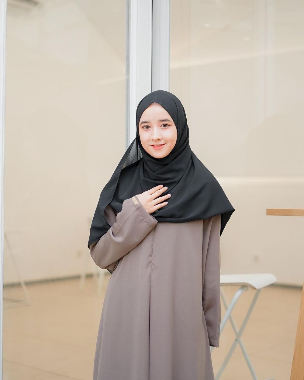 10 Potret Fani Mey, Selebgram Hijab yang Mirip Adhisty Zara