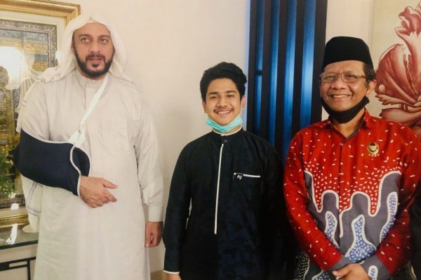 Aktor Muda Inspiratif, 9 Potret Syakir Daulay Bersama Para Tokoh