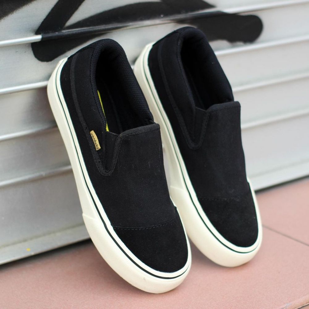 Slip on sale on sepatu