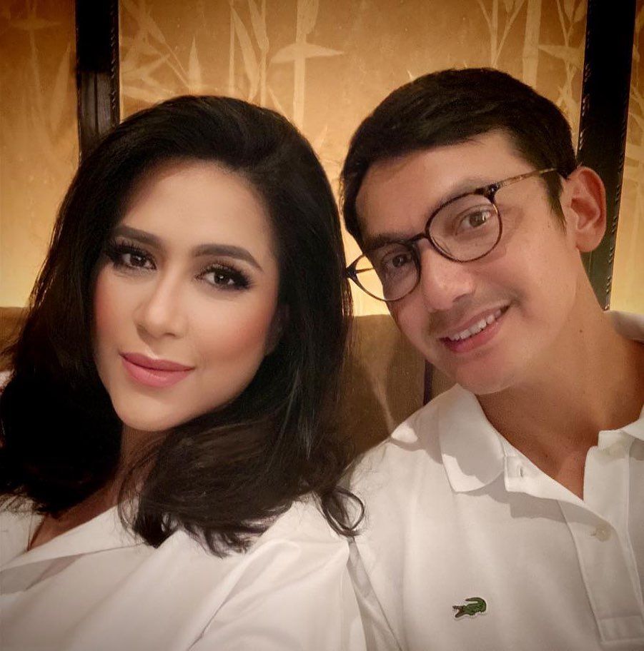 Usia Bukan Halangan, 10 Artis Ini Menikahi Pria Lebih Muda