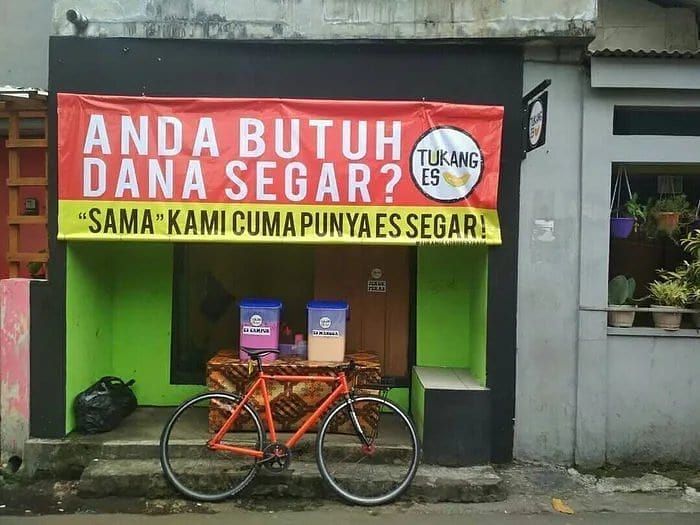 10 Tulisan Kocak Di Spanduk Jualan Bikin Pembeli Nyengir 