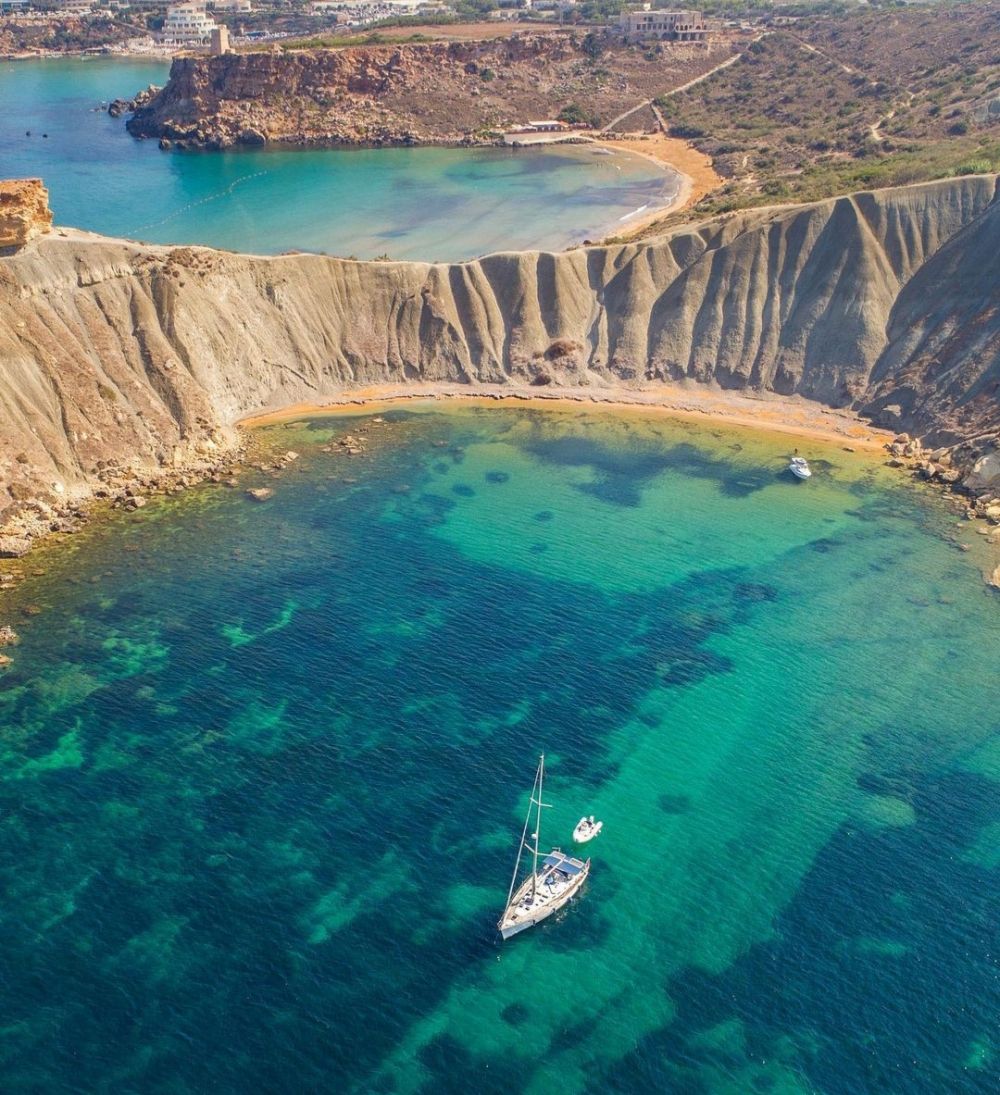 5 Pantai Terbaik di Malta yang Bikin Suasana Hati Makin Ceria