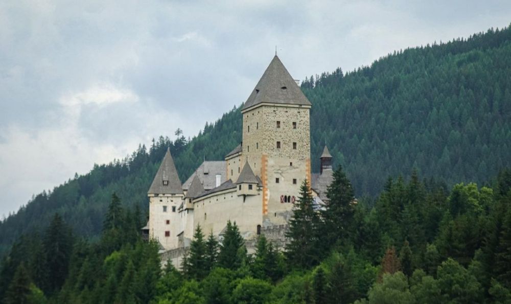 5 Tempat Paling Berhantu di Eropa, Didominasi Kastil Megah! 