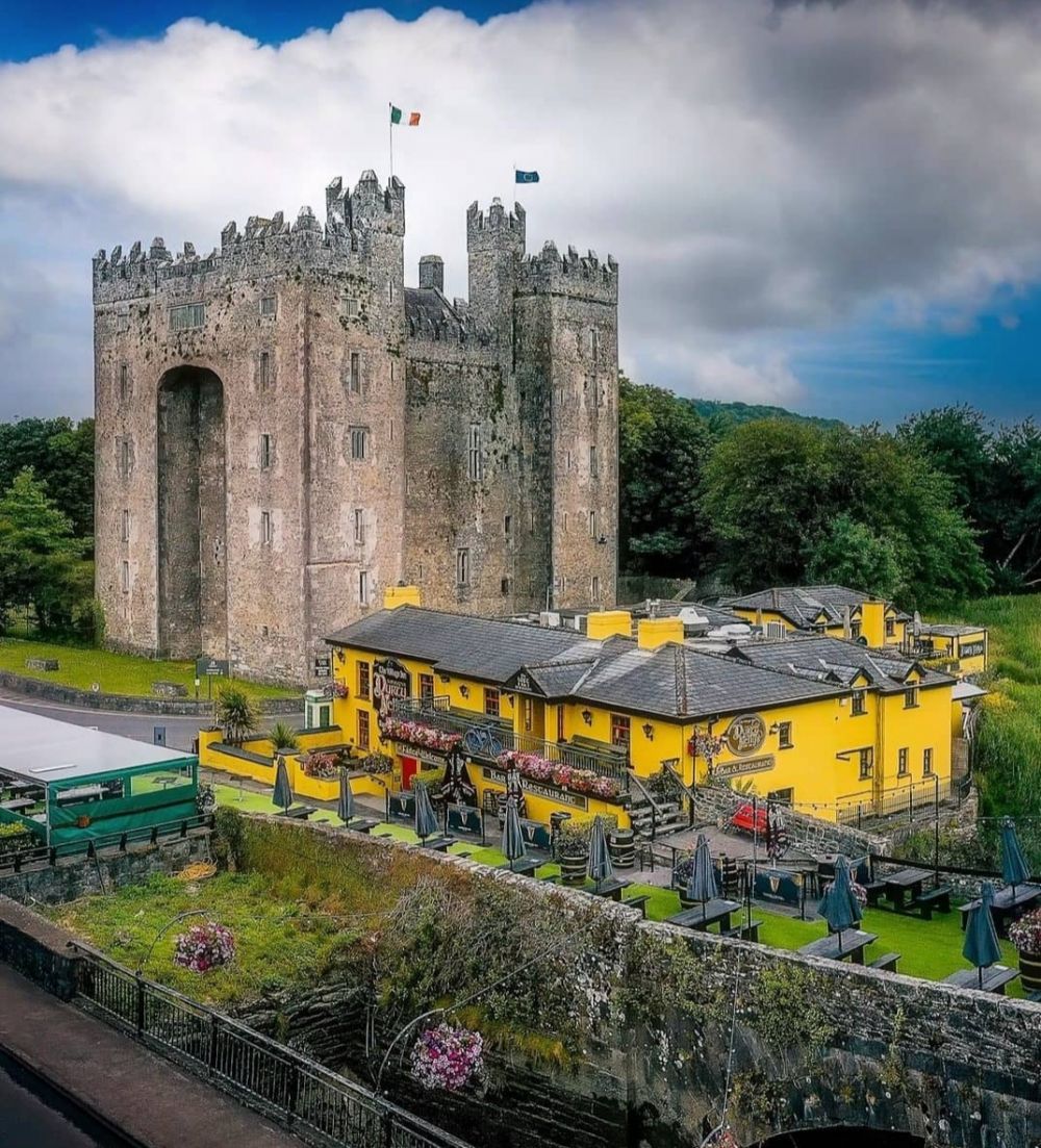 5 Tempat Bersejarah di Irlandia yang Hits, Gak Pernah Sepi Pengunjung!