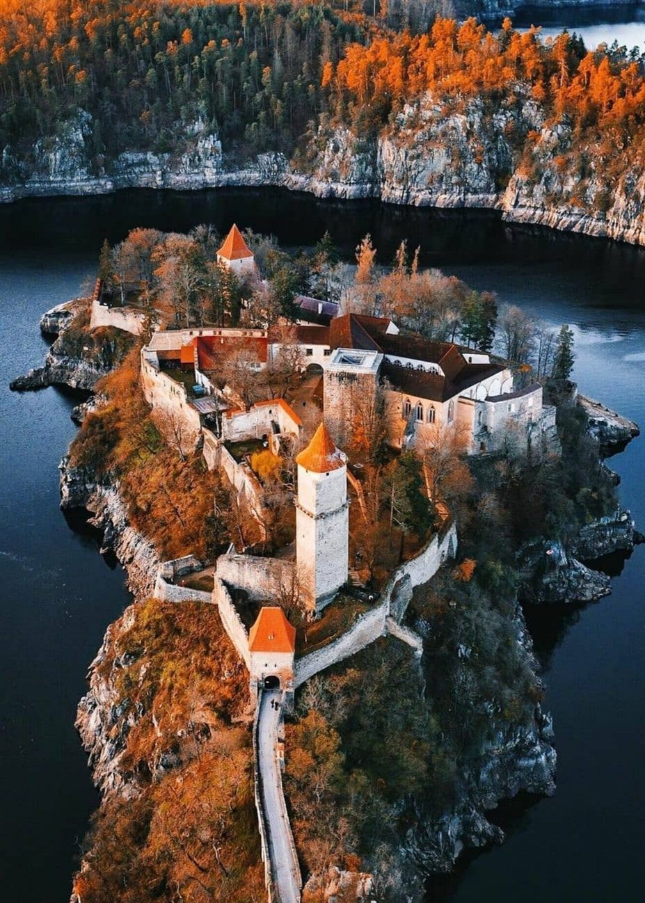 5 Kastil Memukau di Praha-Republik Ceko, Pesonanya Bak Negeri Dongeng!