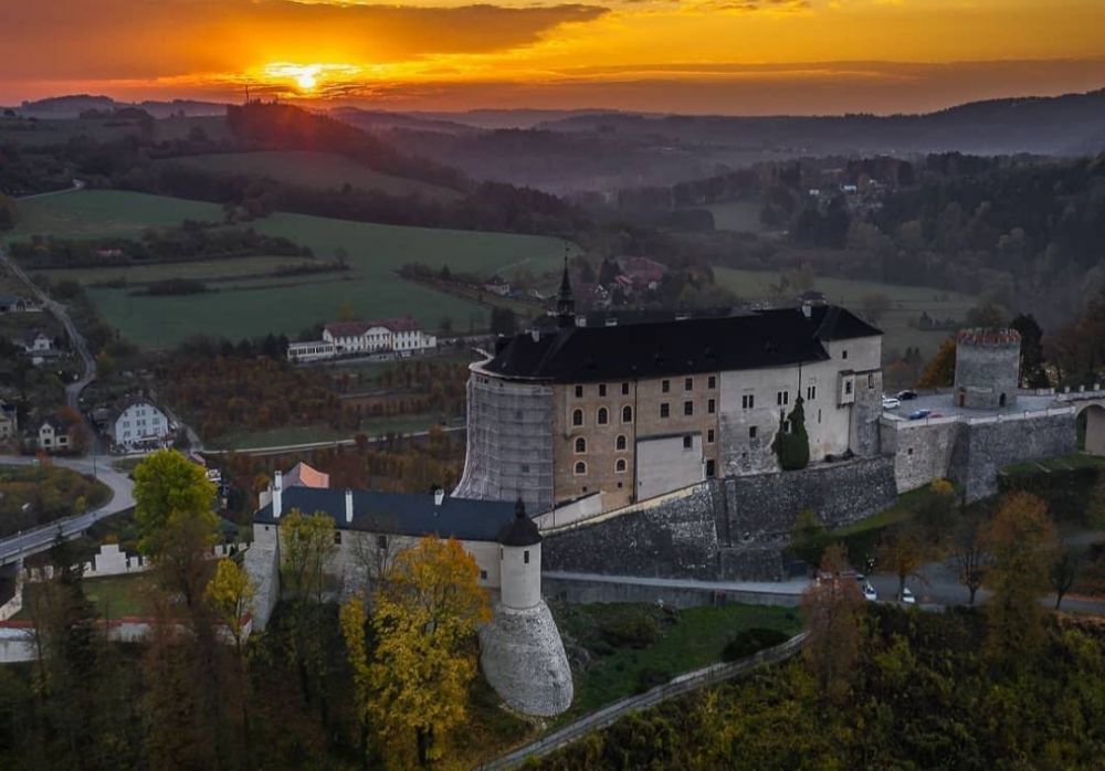 5 Kastil Memukau di Praha-Republik Ceko, Pesonanya Bak Negeri Dongeng!