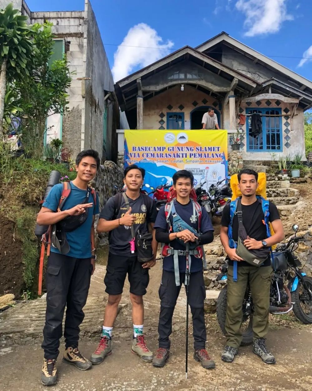 6 Jalur Pendakian Resmi ke Gunung Slamet Jateng, Menantang!