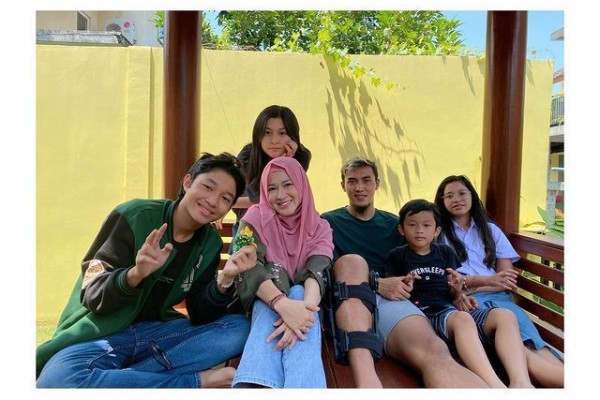 10 Seleb Ini Punya Dua Anak Lelaki dan Dua Anak Perempuan, Lengkap!