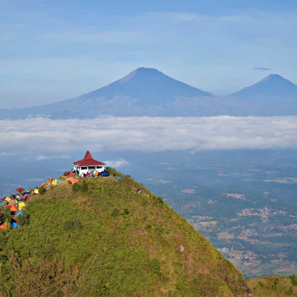5 Fakta Gunung Andong di Magelang, Punya Samudera Awan yang Eksotis