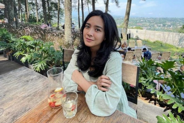 9 Potret Terkini Dea Ananda yang Kian Menawan di Umur 35 Tahun