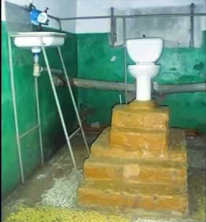 Nyeleneh Banget Desain WC Ini Bikin Tepuk Jidat