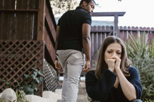9 Tanda Pacar Suka Mengatur, Serius Ingin Lanjutkan Hubungan?