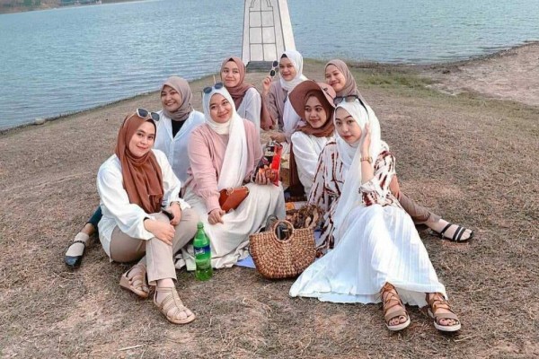 7 Warna Jilbab Netral yang Harus Dimiliki Hijabers